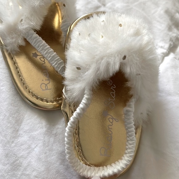 Infant Fuzzy Sandals - Picture 3 of 4